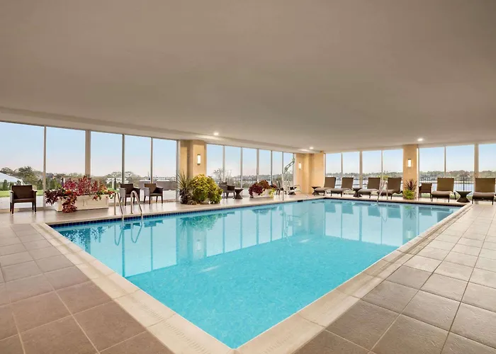 Wyndham Newport Hotel